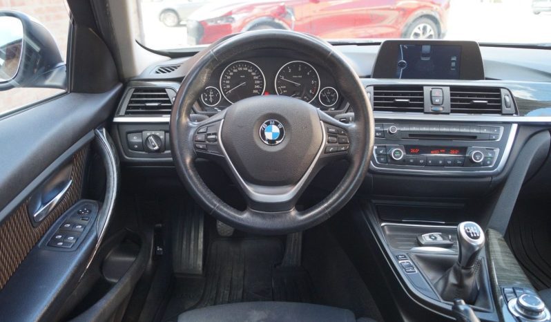 
								BMW Série 3- 316D (2.0l-116hp)/Ligne de Luxe/CC/Navi/Keyless/PDC ++ full									