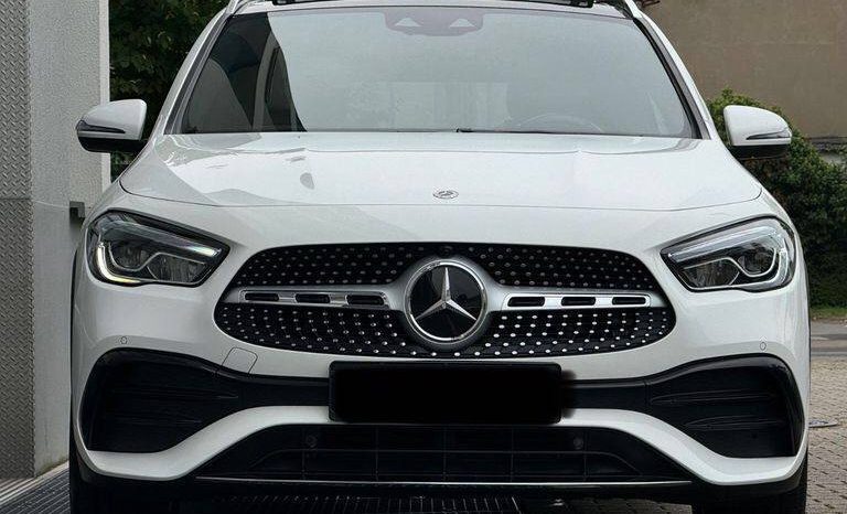 
								Mercedes-Benz GLA 200d full									