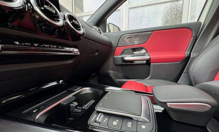 
								Mercedes-Benz GLA 200d full									