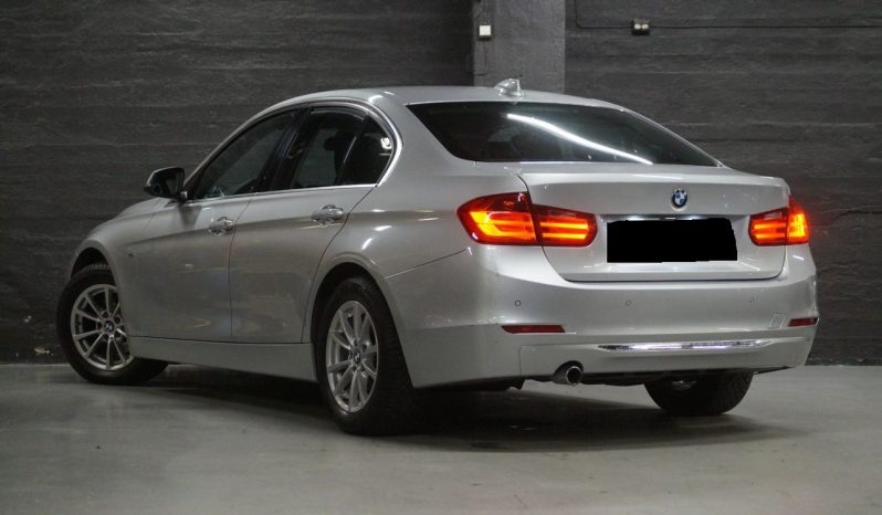 
								BMW Série 3- 316D (2.0l-116hp)/Ligne de Luxe/CC/Navi/Keyless/PDC ++ full									