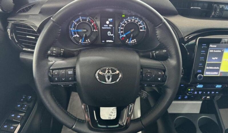 
								Toyota Hilux 2.8 D-4D full									