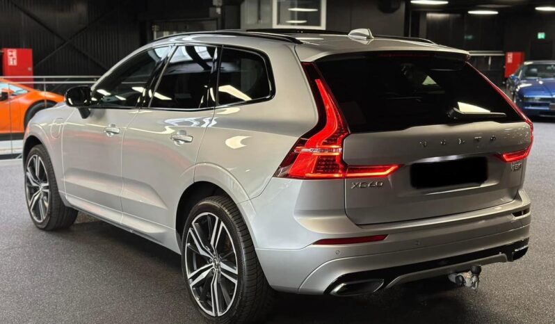 
								Volvo XC60 T8 Twin Engine R Design full									